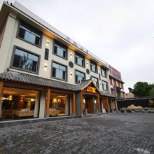 塔尔寺望塔山居酒店