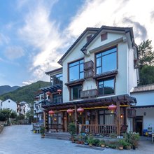 山沟沟绕溪里民宿