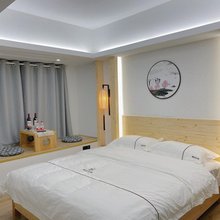 梦幻空间城市主题美宿(汕头惠诚大厦店)