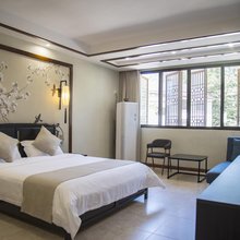 荥经元素客栈(龙苍沟国家森林公园店)