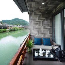 凤凰梦圆小筑江景民宿