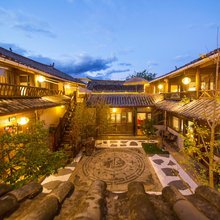 花沐舍客栈(束河古镇四方街店)