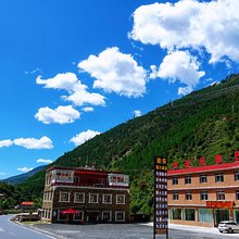 雅江途乐假日酒店