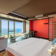 浪·设计师民宿(烟台滨海广场店)