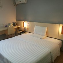 深圳和泰旅馆(五和地铁站店)