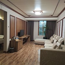 龙裔酒店(靖边政府广场店)