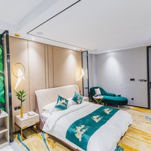 洛宁927美舍主题酒店