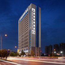库尔勒摩登四季酒店(新汇嘉店)