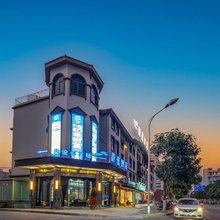 蔚蓝酒店(柳州城中万达窑埠古镇店)