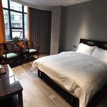 阆中市登煌酒店