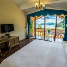 泸沽湖格姆山下客栈