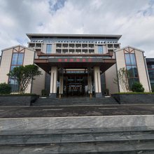 禄尊国际会议中心酒店(职教城交通职业技术学院店)