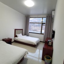 涞源涞富山庄
