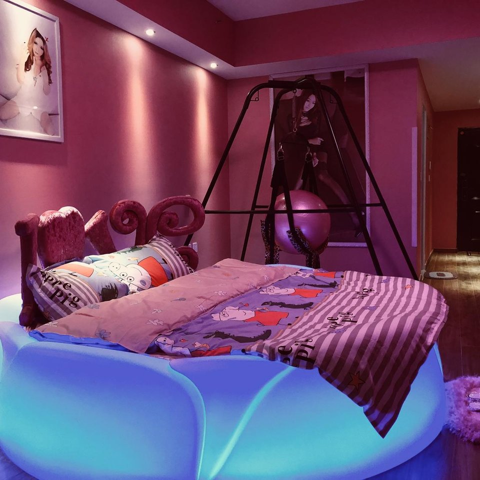 逝年情侣主题度假公寓(烟台万达广场店)图片