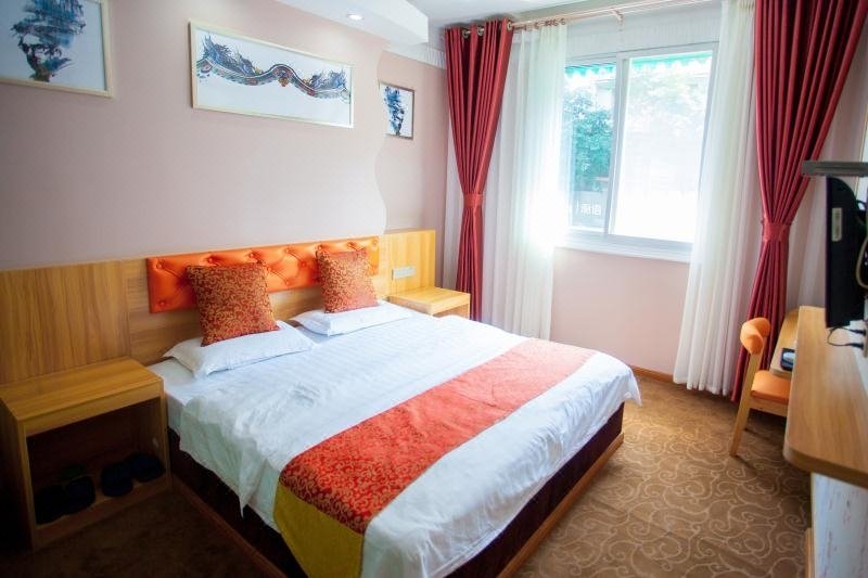 雨城区酒店预订