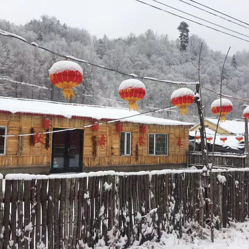 雪乡秋去冬来客栈