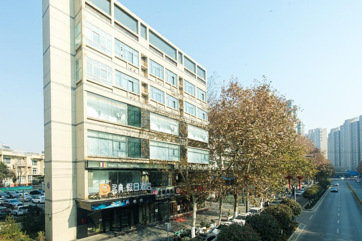 名典假日酒店(西安电子科技大学太白南路地铁站店)_地址_价格_电话_哇
