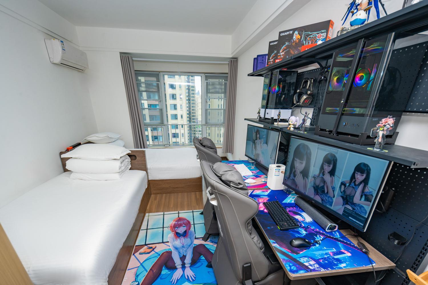 御宅屋等身手办电竞公寓(新都店)