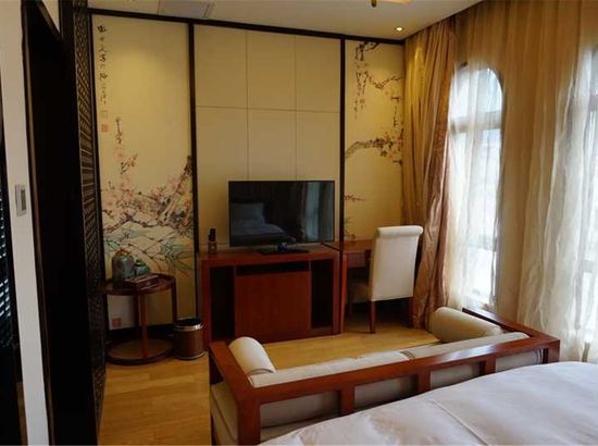 信阳鸡公山依云森林温泉酒店