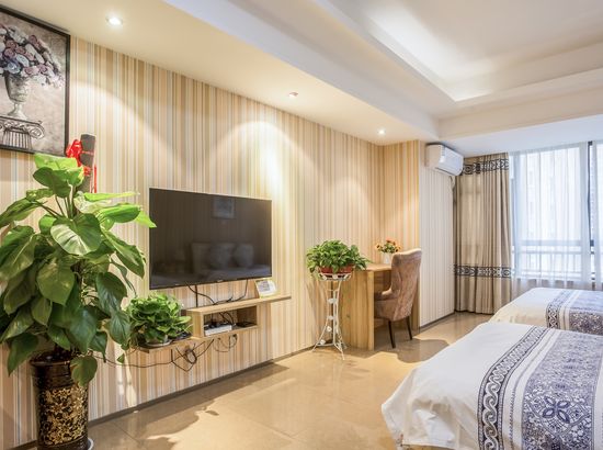 济南向日葵酒店式公寓(名泉广场店)