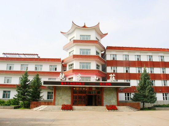 莫尔道嘎龙岩山庄