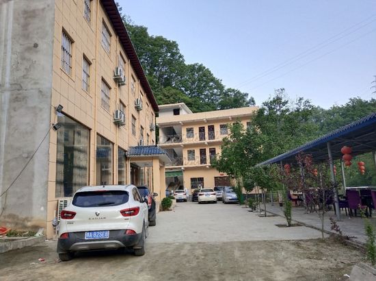 栾川鹤鸣休闲山庄