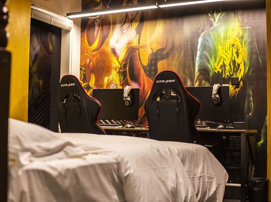 【粤塔·趣影电竞酒店集团扬帆启航携手国际力量共拓亚太电竞新版图】