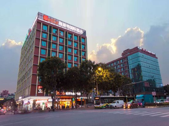 广州机场路鹤龙雅斯特国际酒店