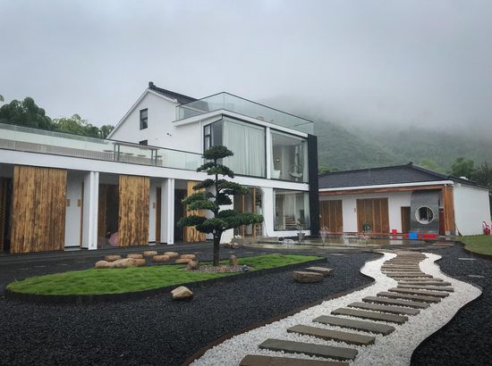 您所在位置:>同程首页>全国酒店>湖州酒店> 长兴归心温泉度假民宿 [市