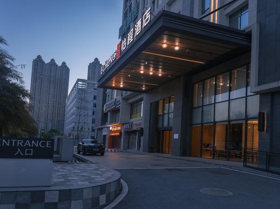 南宁南湖公园万枫酒店