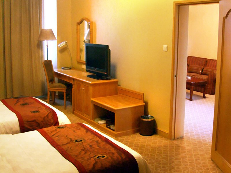 HNA Redbuds Hotel Guest Room