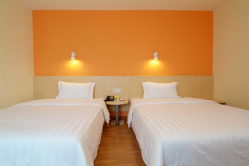 7 Days Inn (Foshan Qiandeng Lake Nangui Road Metro Station) Guest Room