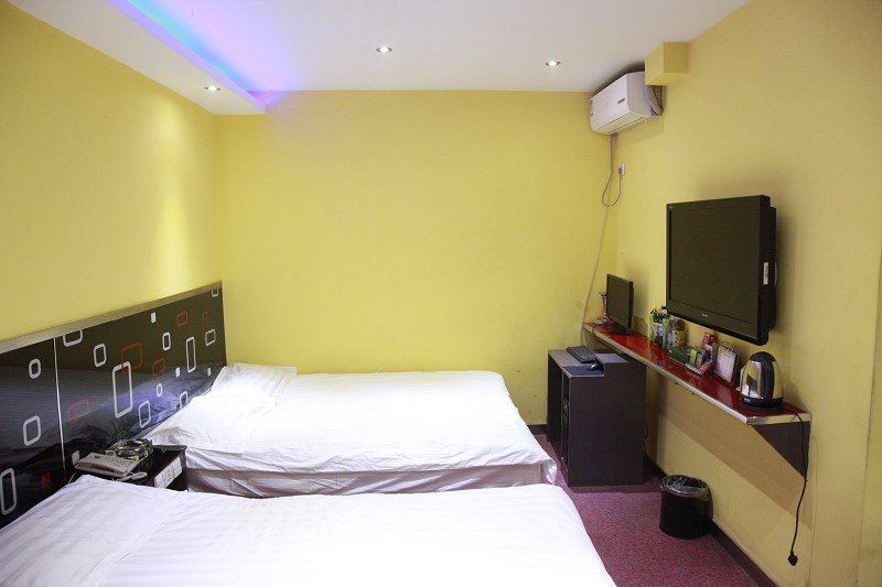 Yibai Fashion Express Hostel Guest Room