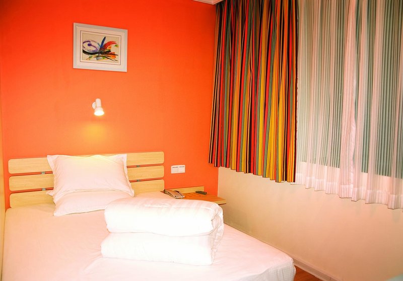 7 Days Inn Bus Terminal Guest Room