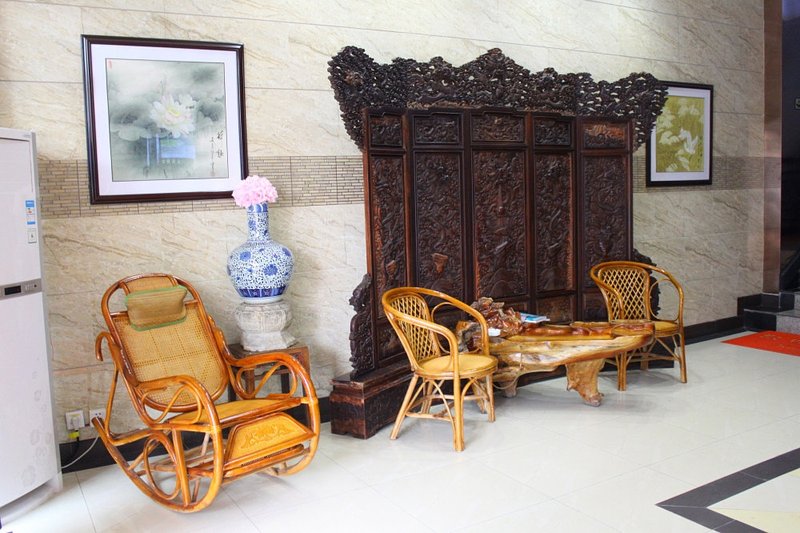 Dolphin Joyful E-sports Hotel Lobby