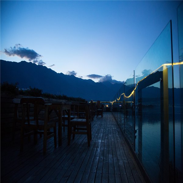 诗莉莉泛蜜月·云水小筑酒店