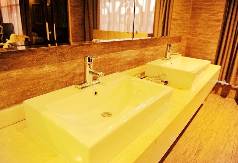 023 Business HotelGuest Room