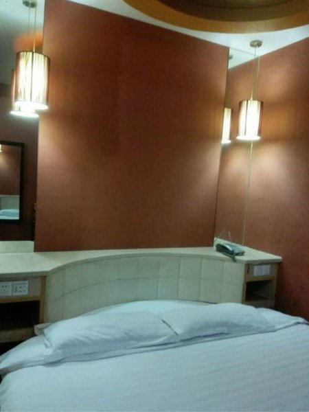 Runtai Express HotelGuest Room
