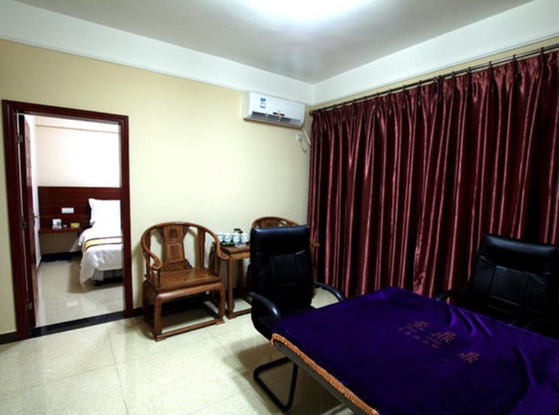 Hai Kou Bay Traders HotelGuest Room