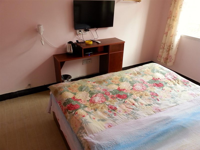 Baihuayuan River View GuesthouseGuest Room