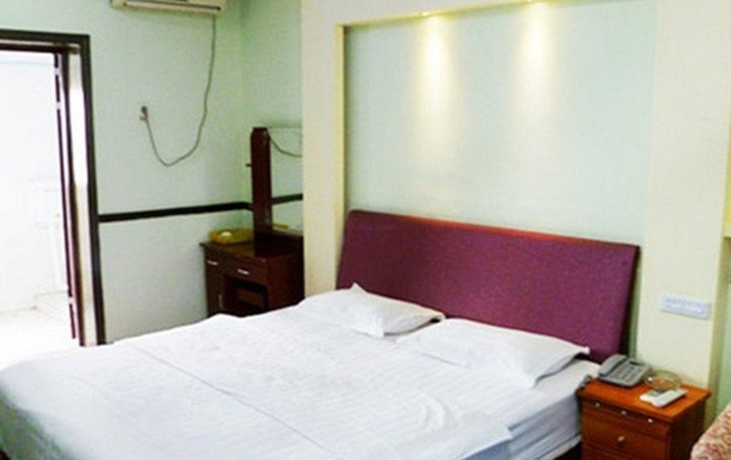 Dongmen Hotel Guest Room