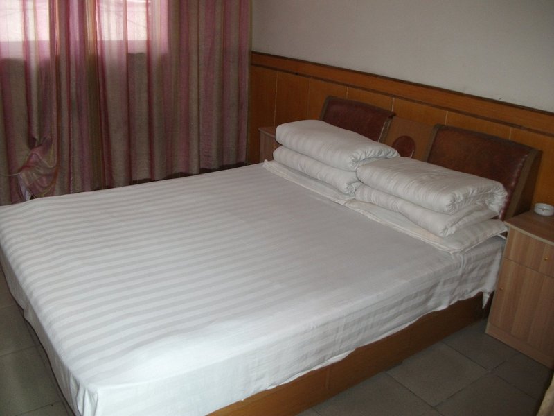 Huashan Hotel Guest Room