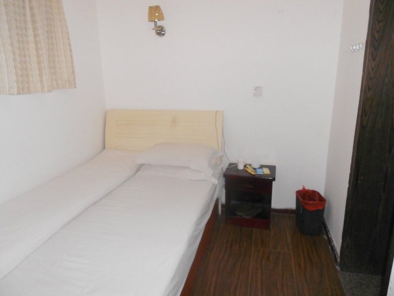 California 1 HotelGuest Room