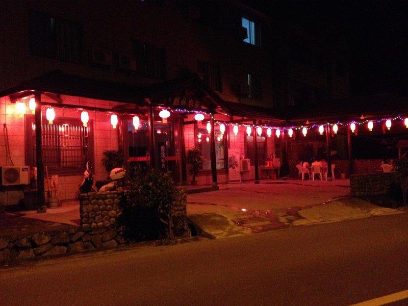 Longwangshan Shenglin InnOver view