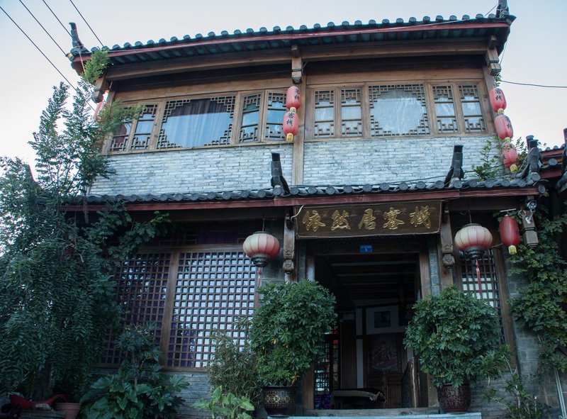 Lijiang Yiranju Qingxin Courtyard Over view