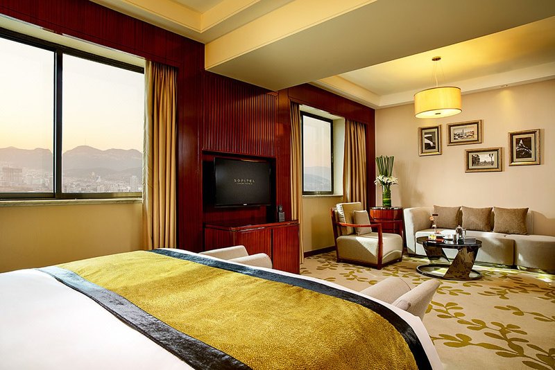 Sofitel Jinan Silver Plaza Hotel Guest Room