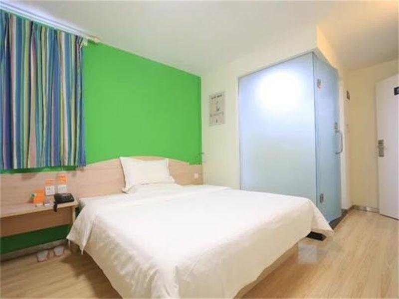 7天连锁酒店(三亚湾春园海鲜广场店)