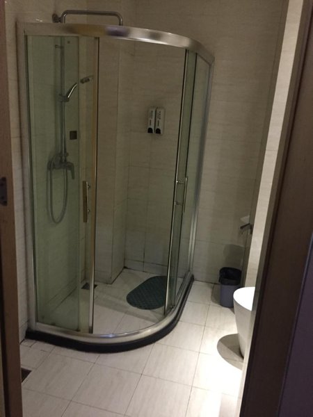 易尚假日酒店(临沂成才路店)