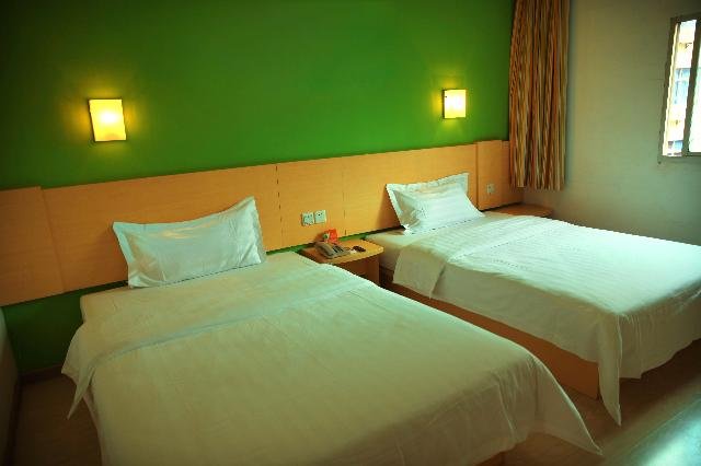 7 Days Inn (Yueyang Dongmaoling Pedestrian Street) Guest Room