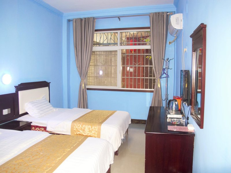 Fengxiang Jiangbianlou Inn Guest Room